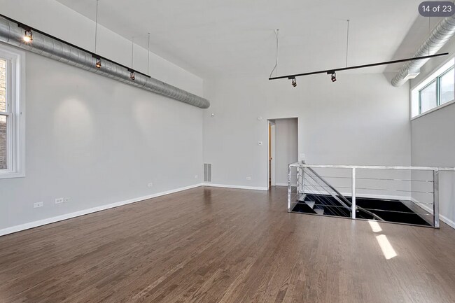Building Photo - Incredible 2 Bedroom 2 Bath West Loop, Chicago Penthouse Condo for Lease