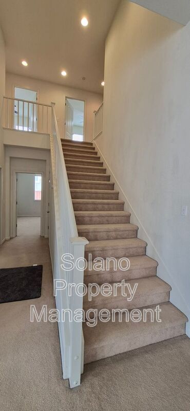 Building Photo - 2080 Mariposa Dr