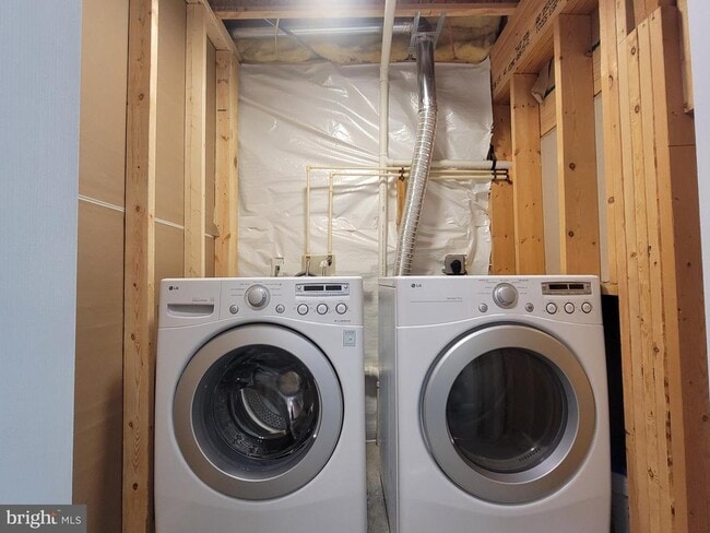 Building Photo - 216 Monticello Square