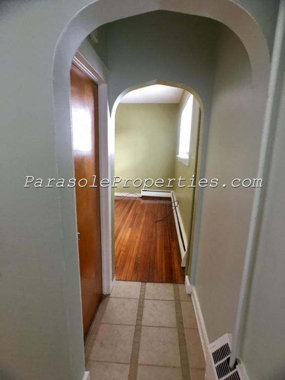 Building Photo - 704 Cooney St