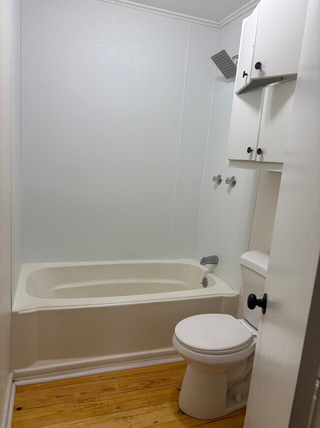 Building Photo - 492 Mobile St