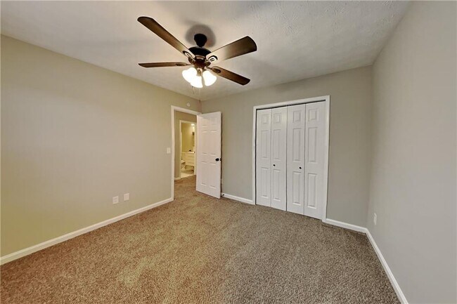 Building Photo - 1719 Silverchase Dr SW