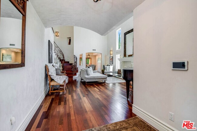 Building Photo - 4520 Tyrone Ave