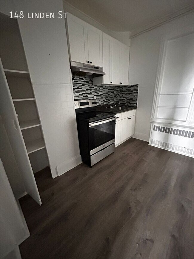 Primary Photo - 148 Linden St