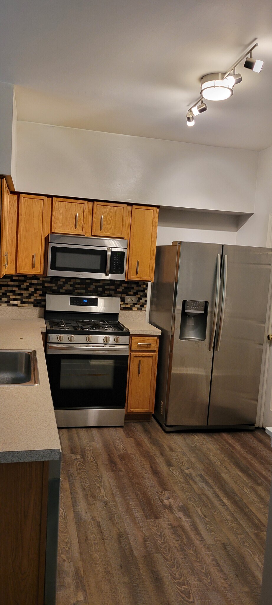 Building Photo - 4053 Oak Tree Ln