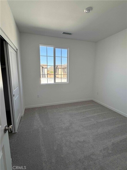 Building Photo - 32879 Manhattan Ave