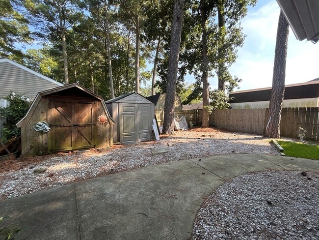 Building Photo - Charming 3-Bedroom Ranch on Oversized Corn...