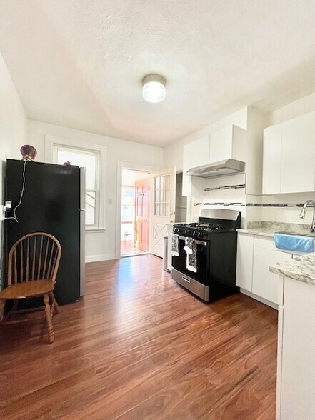 Building Photo - 200 Highland St