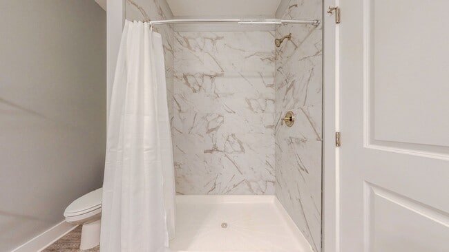 Building Photo - End unit!  Washer/Dryer Included! Beautiful 3 Bedroom Townhome (larger floorpan) with Screened-In...