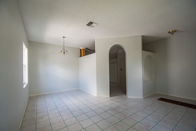 Building Photo - Available Now! 3/2 Home Near Hunter's Cree...