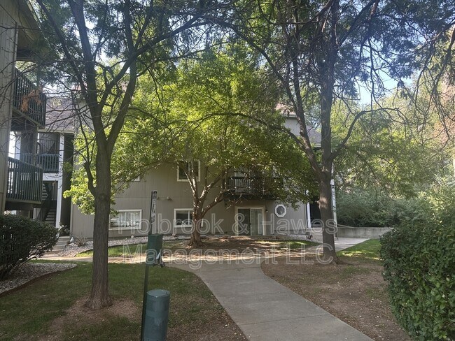 Primary Photo - 4531 Boardwalk Dr