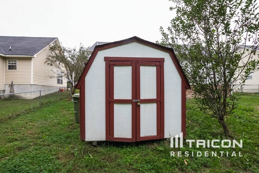 Building Photo - 121 Green Rose Rd