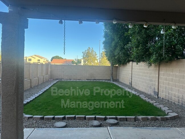 Building Photo - 1034 W Juanita Ave