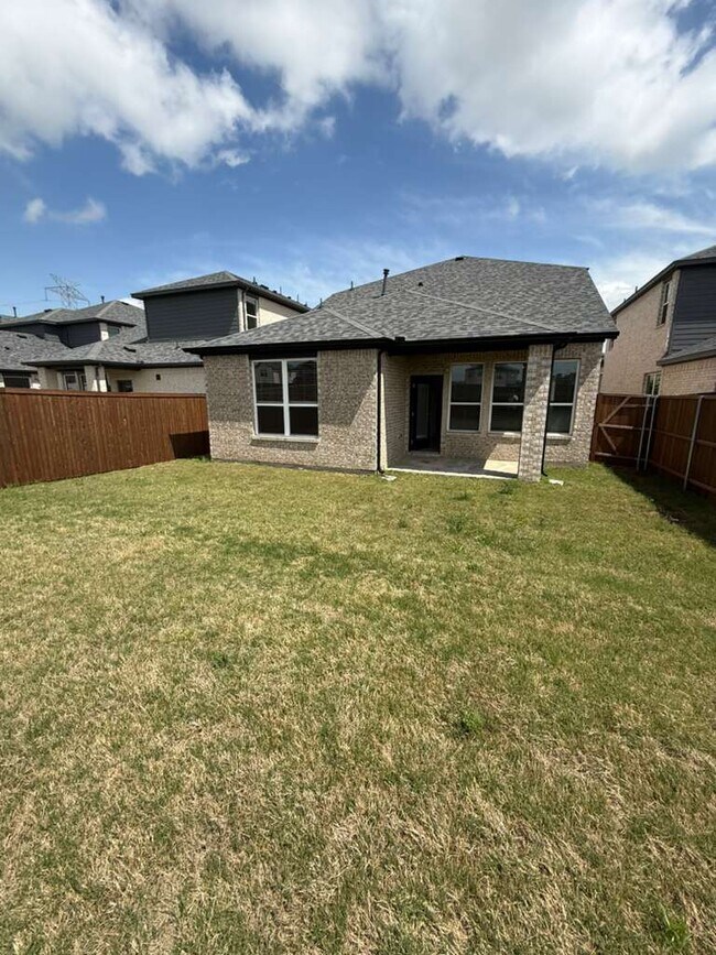 Building Photo - 517 Lana Dr