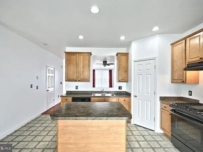 Building Photo - 1193 Ledge Dr