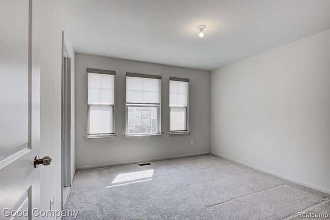 Building Photo - 2500 Normandy Rd