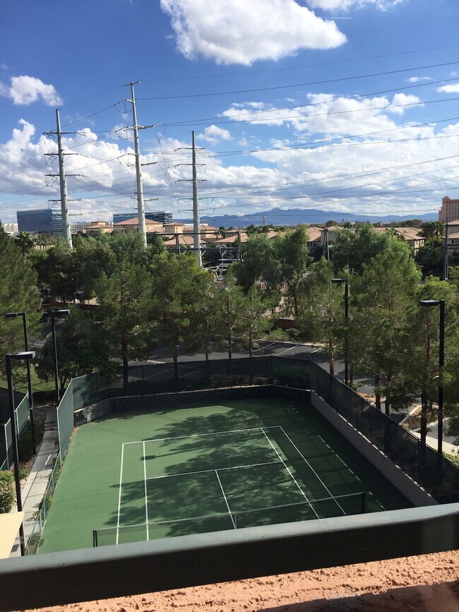 Building Photo - 220 E Flamingo Rd