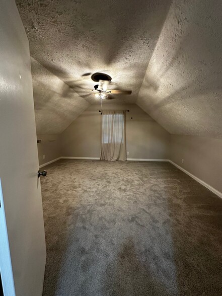 Building Photo - 132 Fox Ridge Dr