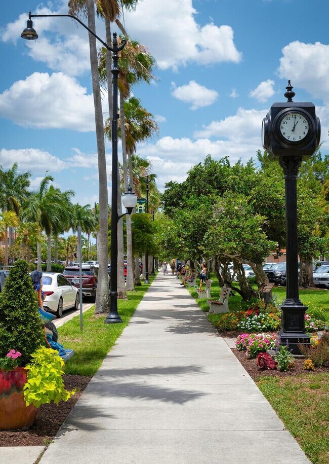 Building Photo - GORGEOUS FULLY RENOVATED 1st FLOOR 2 BEDROOM 1 BATHROOM CONDO LOCATED JUST 5 MINUTES FROM VENICE ...