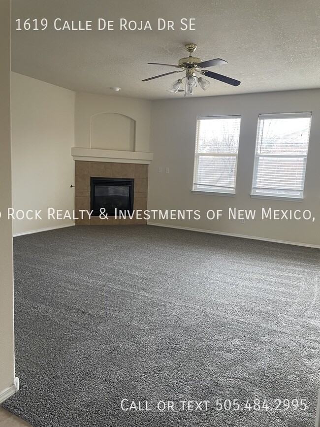 Building Photo - Spacious 4 BR plus loft in Cabezon!