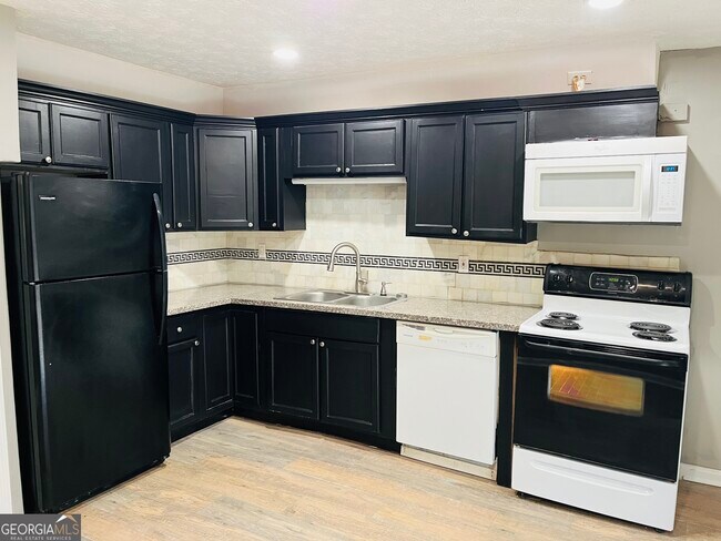 Building Photo - 142 Summerwood Dr