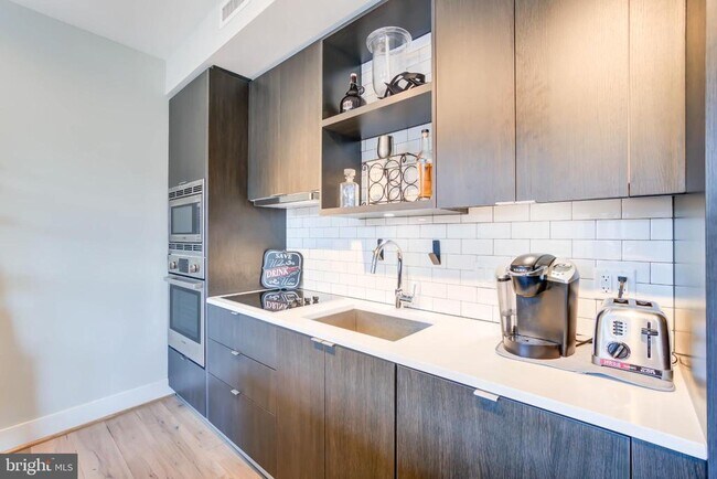 Building Photo - 1300 4th St SE