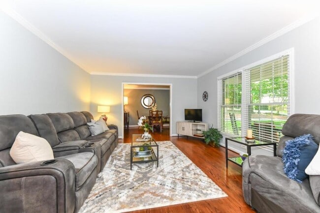 Building Photo - 4801 Sweetbriar Rd