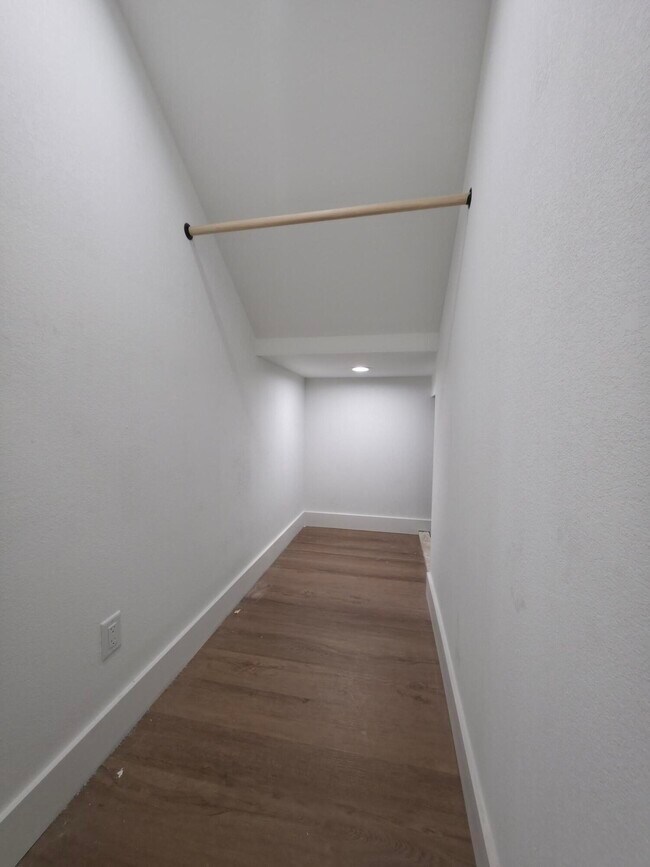 Building Photo - 4699 Meadow Lake Dr