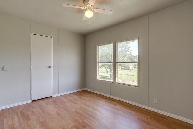 Building Photo - 149 Valley Meadows Dr