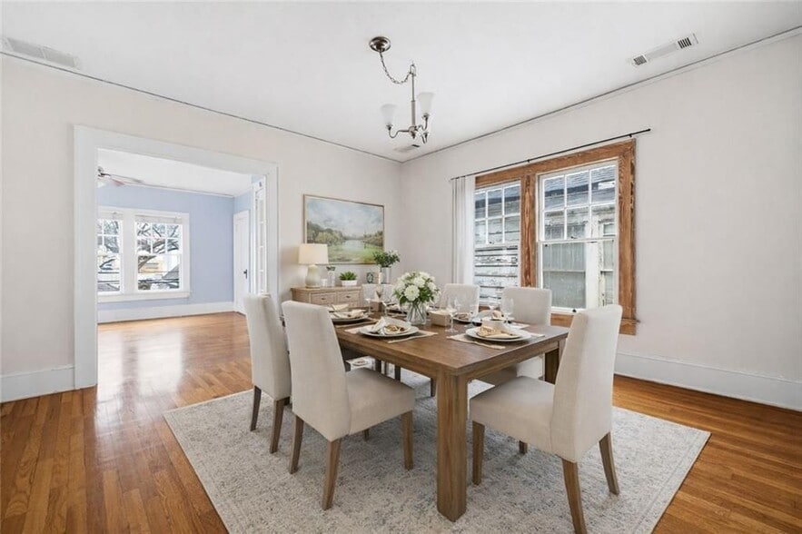 Building Photo - 114 E Maple St