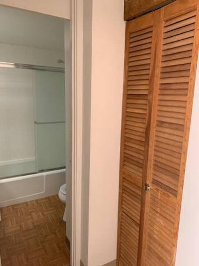 Building Photo - Great Amenities and Great Location!