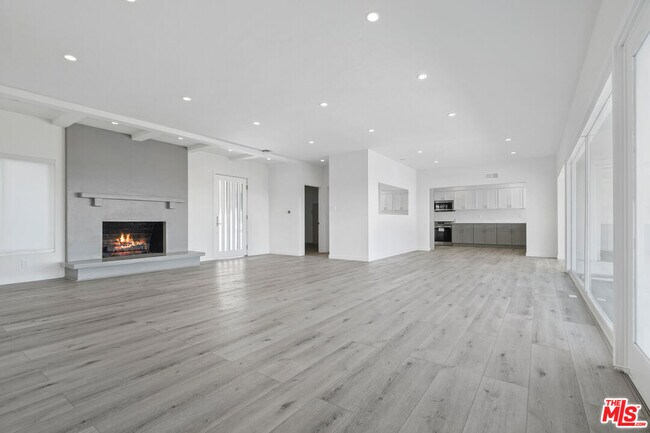 Building Photo - 16210 Bertella Dr