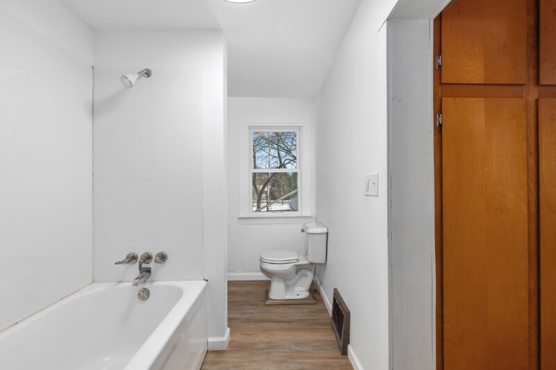 Building Photo - 210 New St