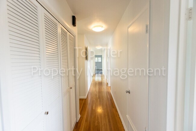 Building Photo - Charming Mid-Century Home | 4BR, 3BA | 2,4...
