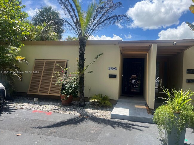 Primary Photo - 15400 Sharpecroft Dr