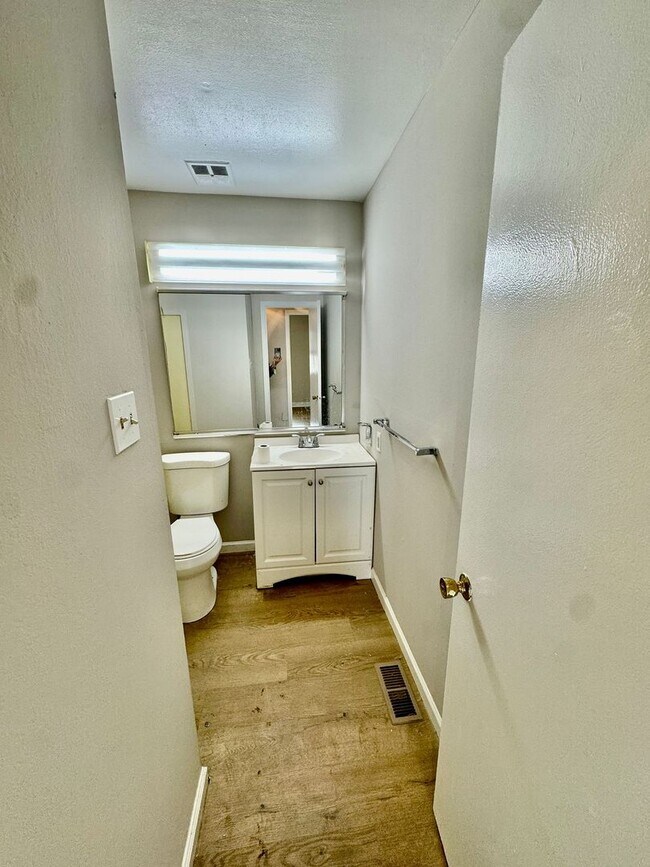 Building Photo - 77 Executive Ln