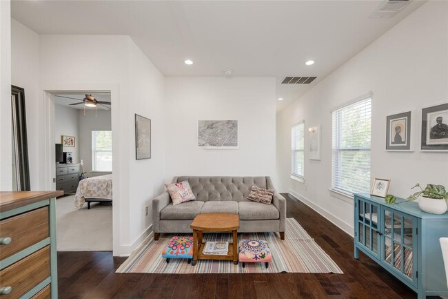 Building Photo - 2921 Prado St