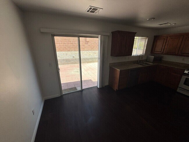 Building Photo - Charming 3-Bedroom Home with Modern Comfor...