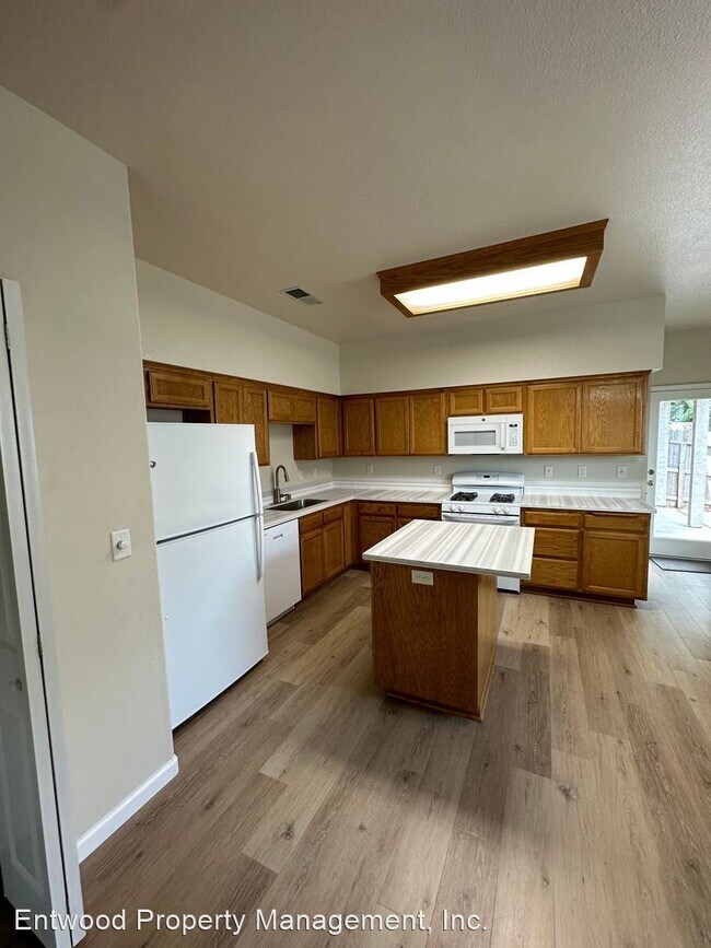 3 br, 2.5 bath House 1616 Manzanita 1616 Manzanita Ave Chico CA