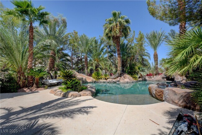 Building Photo - 8733 Red Brook Dr