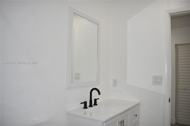 Building Photo - 900 NW 8th Ave