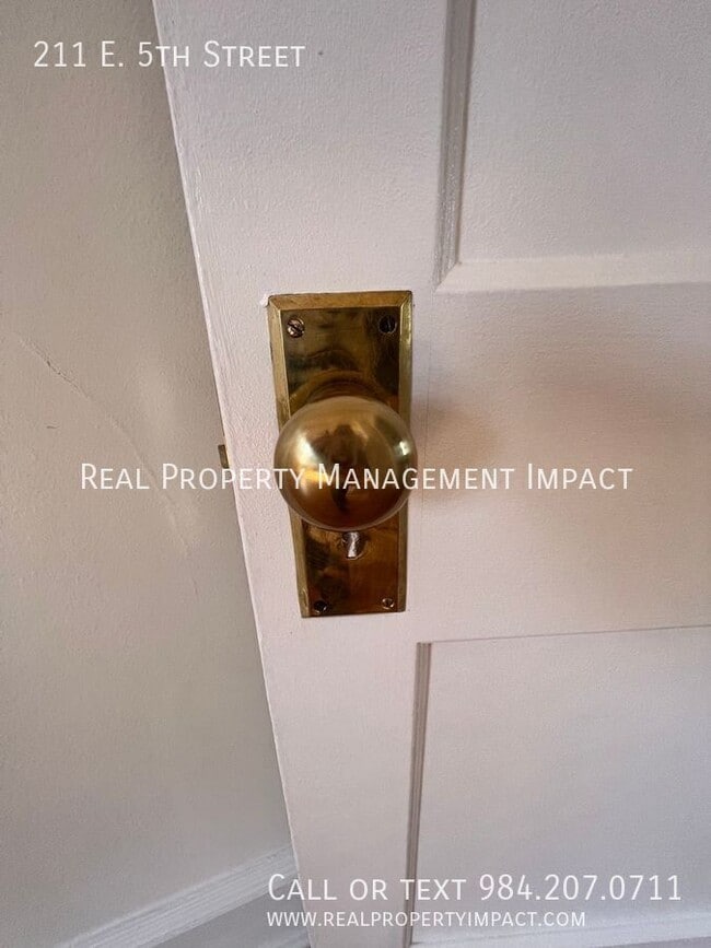 Building Photo - 211 E 5th St