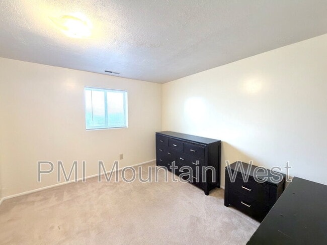 Building Photo - 1020 E 1275 N
