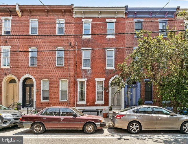 Building Photo - 865 N 26th St