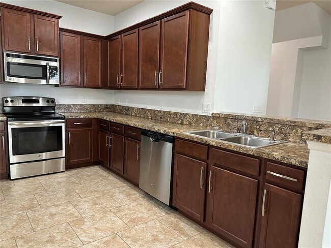 Building Photo - 6568 S Goldenrod Rd