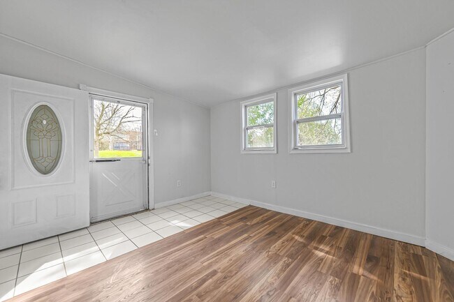 Building Photo - 520 Lincoln Ave