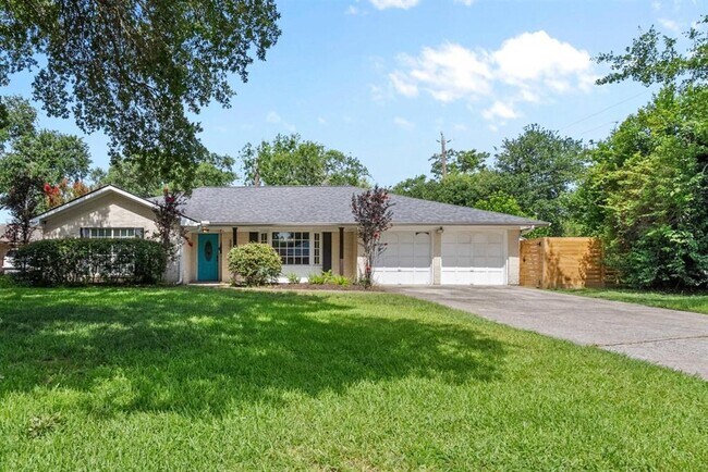 Primary Photo - 5019 Oak Forest Dr