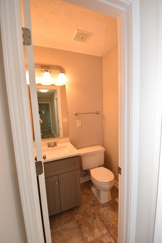 Building Photo - Coachlite 1439-1441