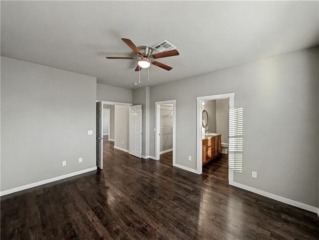 Building Photo - 862 Oakwood Ln