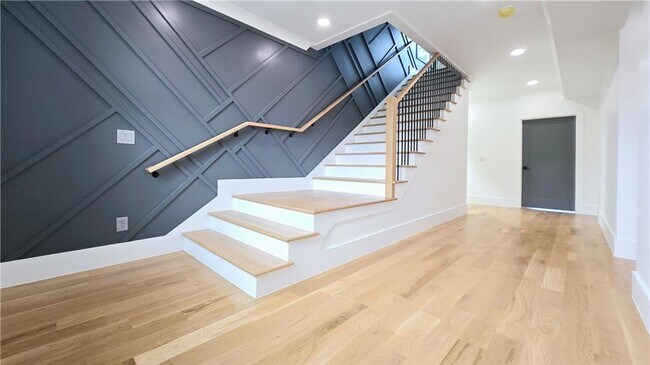 Building Photo - 1197 Avondale Ave SE